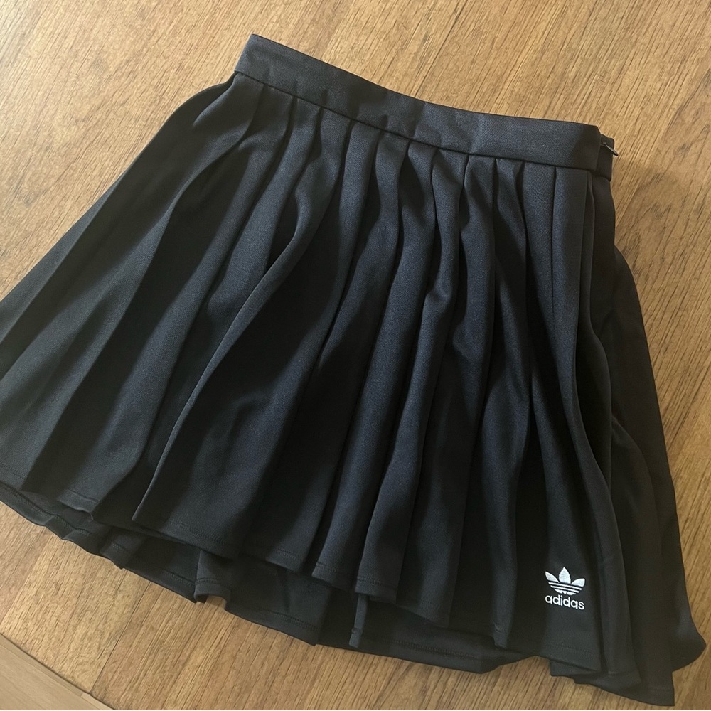 🖤 ADIDAS Pleated Skirt